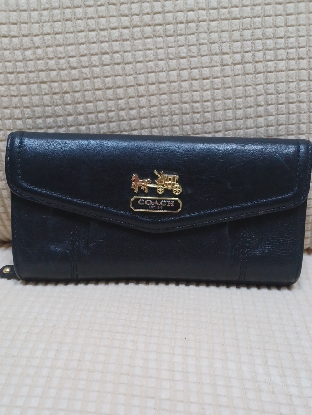 Vintage Coach Leather Tri-Fold Wallet - Picture 3 of 17